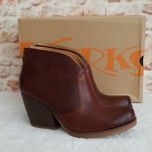 korks gemini v booties